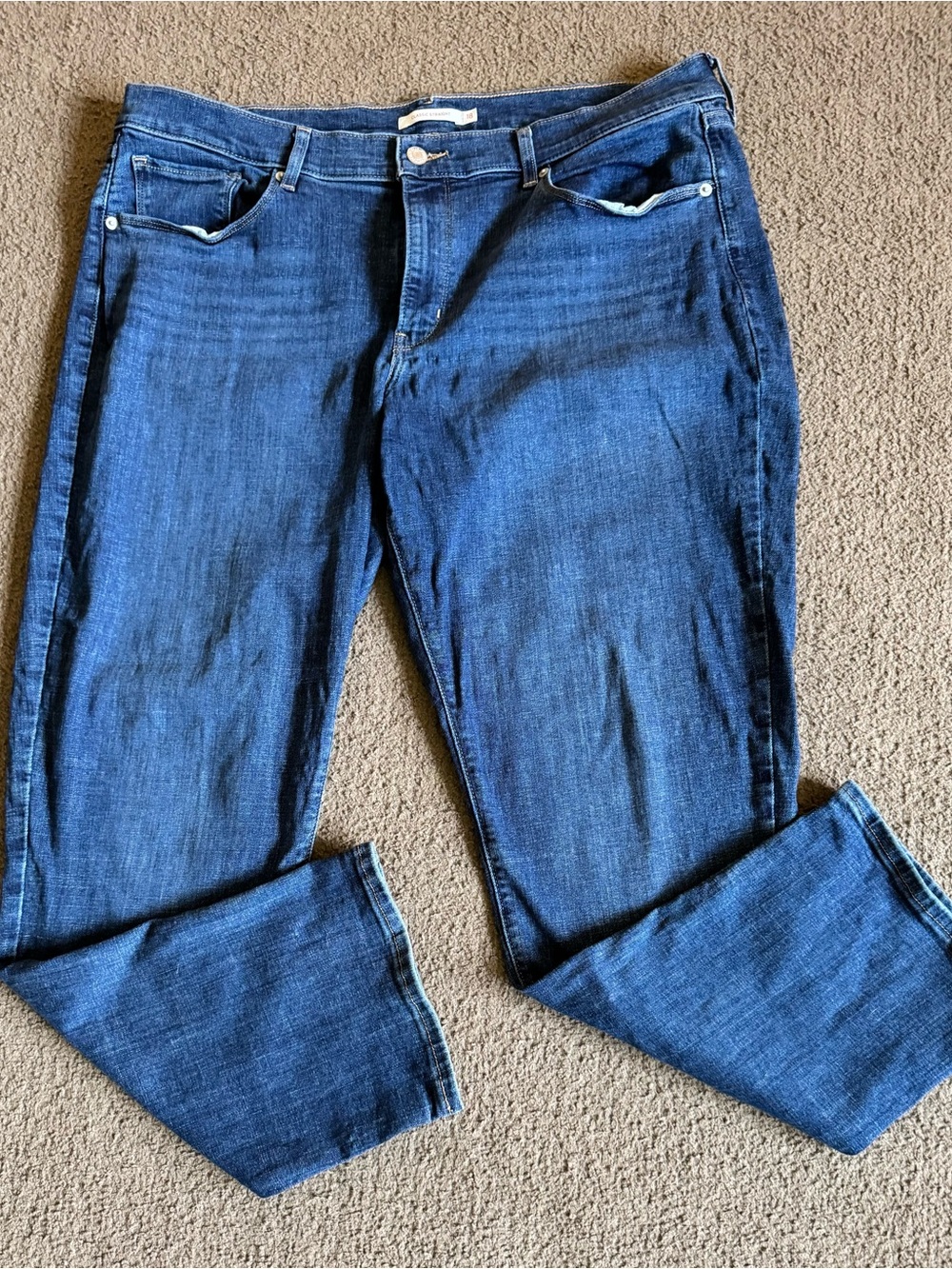 Levis Women’s 18 Classic Straight Jeans Medium Wash Blue Denim Stretch 34/30